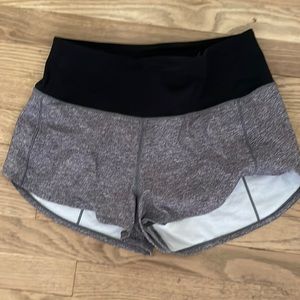 Lululemon Speed Up High Rise Short in Black/Grey